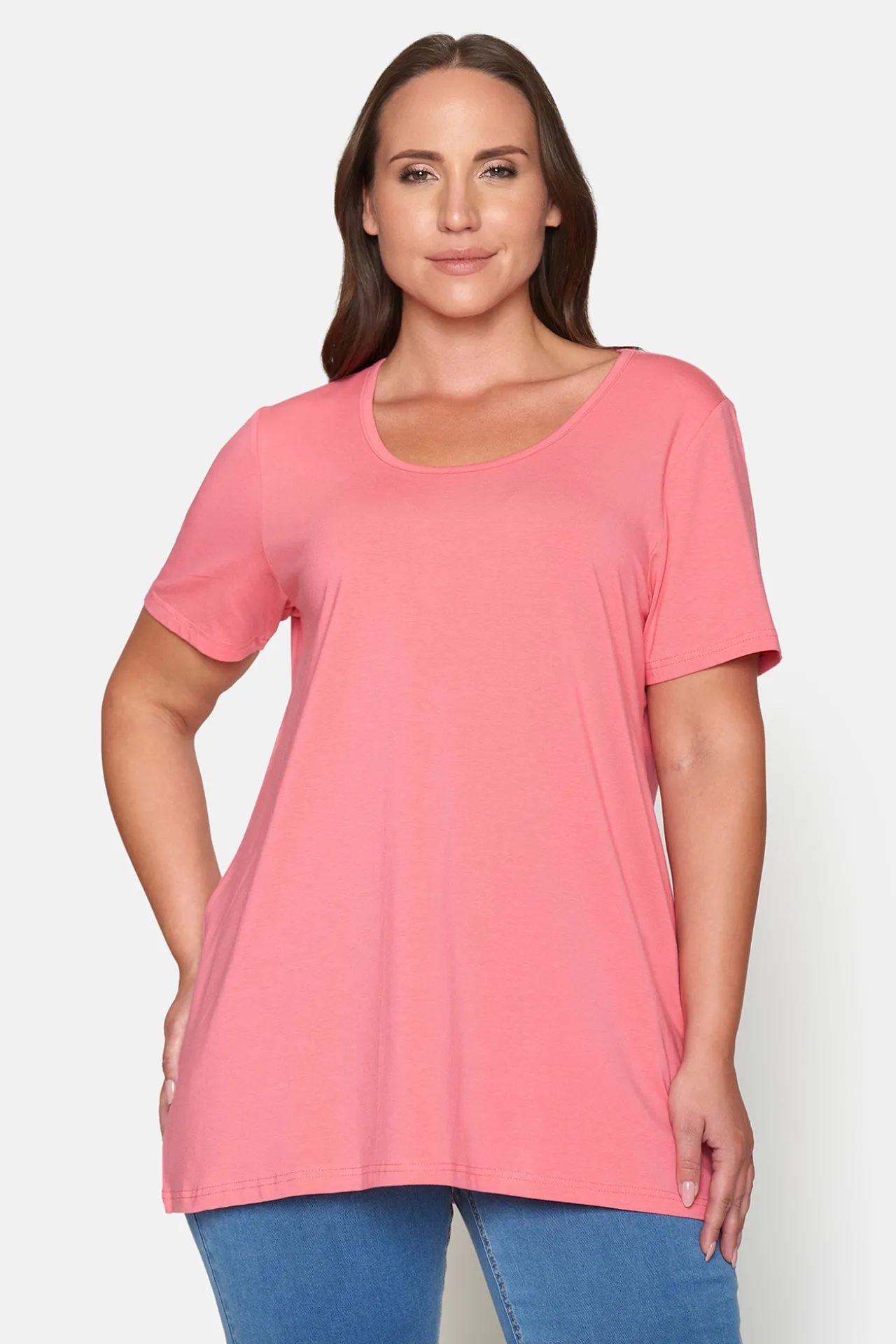 basis_tshirt_i_afacon_med_0-10.webp Basis T-shirt I A-facon Med Korte ærmer - Sunkist Coral