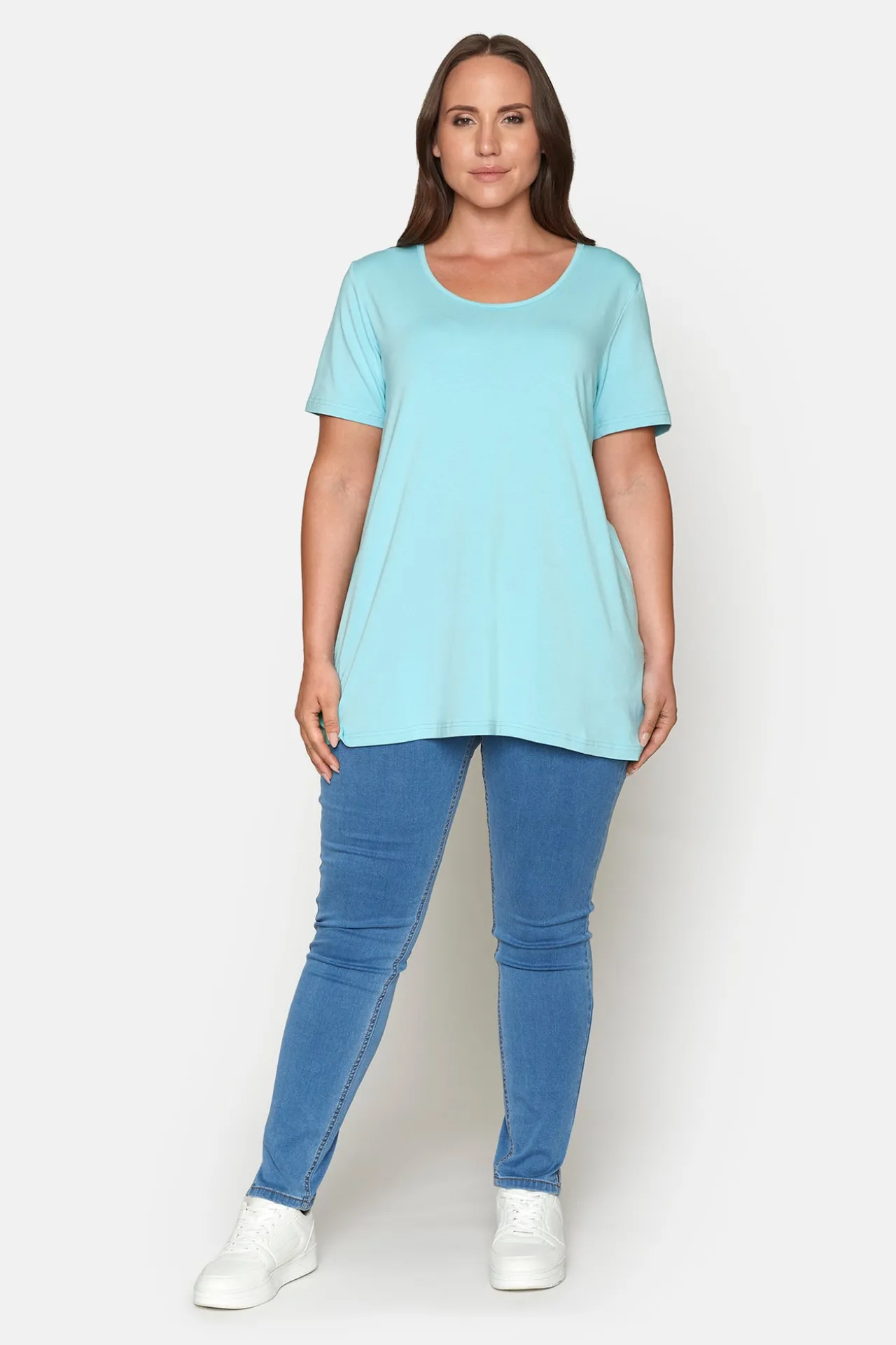 basis_tshirt_i_afacon_med_2-11.webp Basis T-shirt I A-facon Med Korte ærmer - Dusty Turquoise