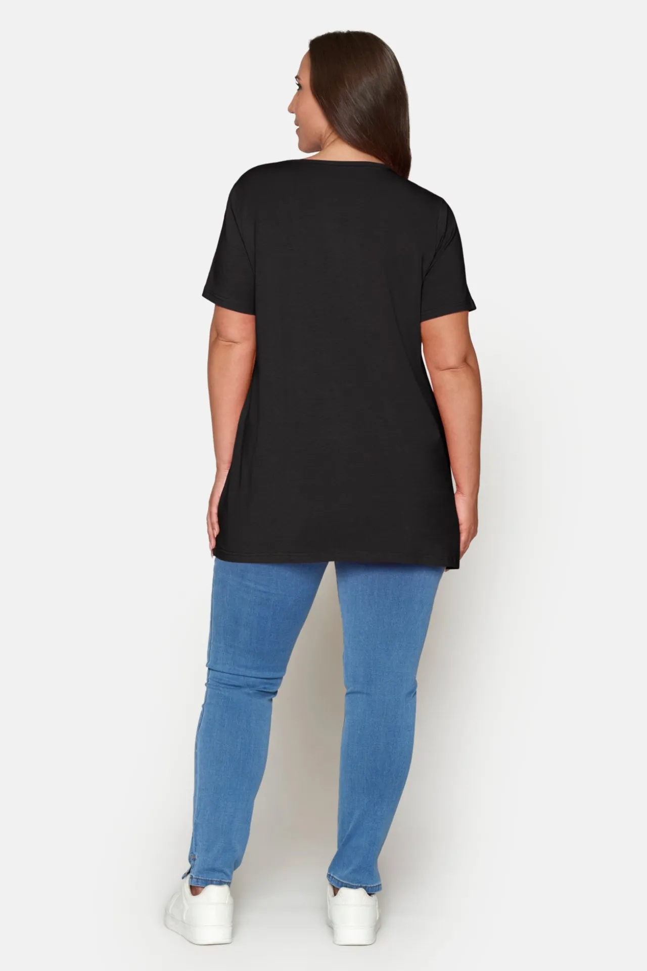 basis_tshirt_i_afacon_med_2-5.webp Basis T-shirt I A-facon Med Korte ærmer - Sort
