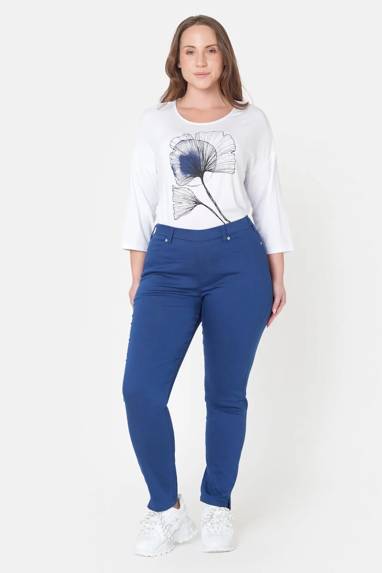 bukser_sofia_slit_fit__e_1.webp 7/8 Bukser, Sofia, Slit Fit - Estate Blue