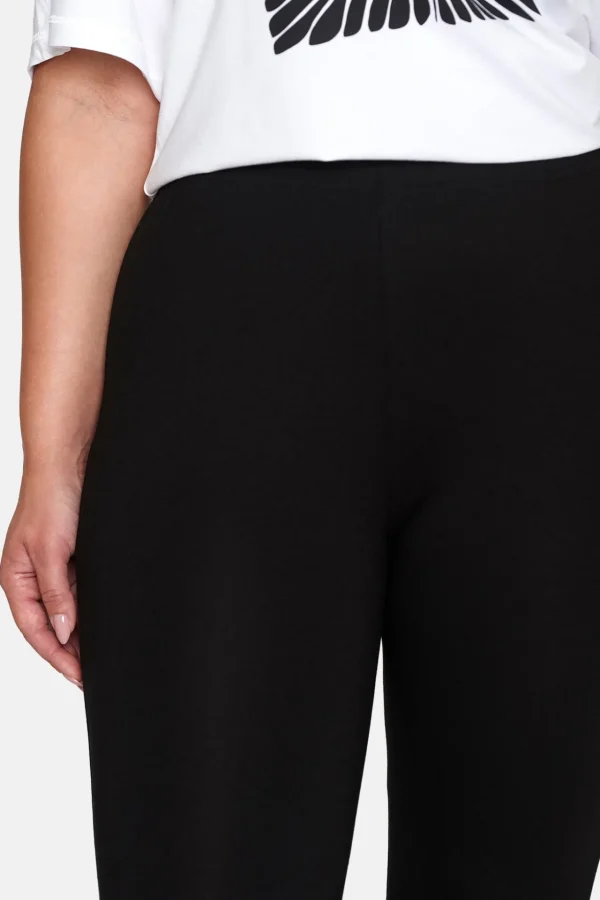 Capri Leggings - Black