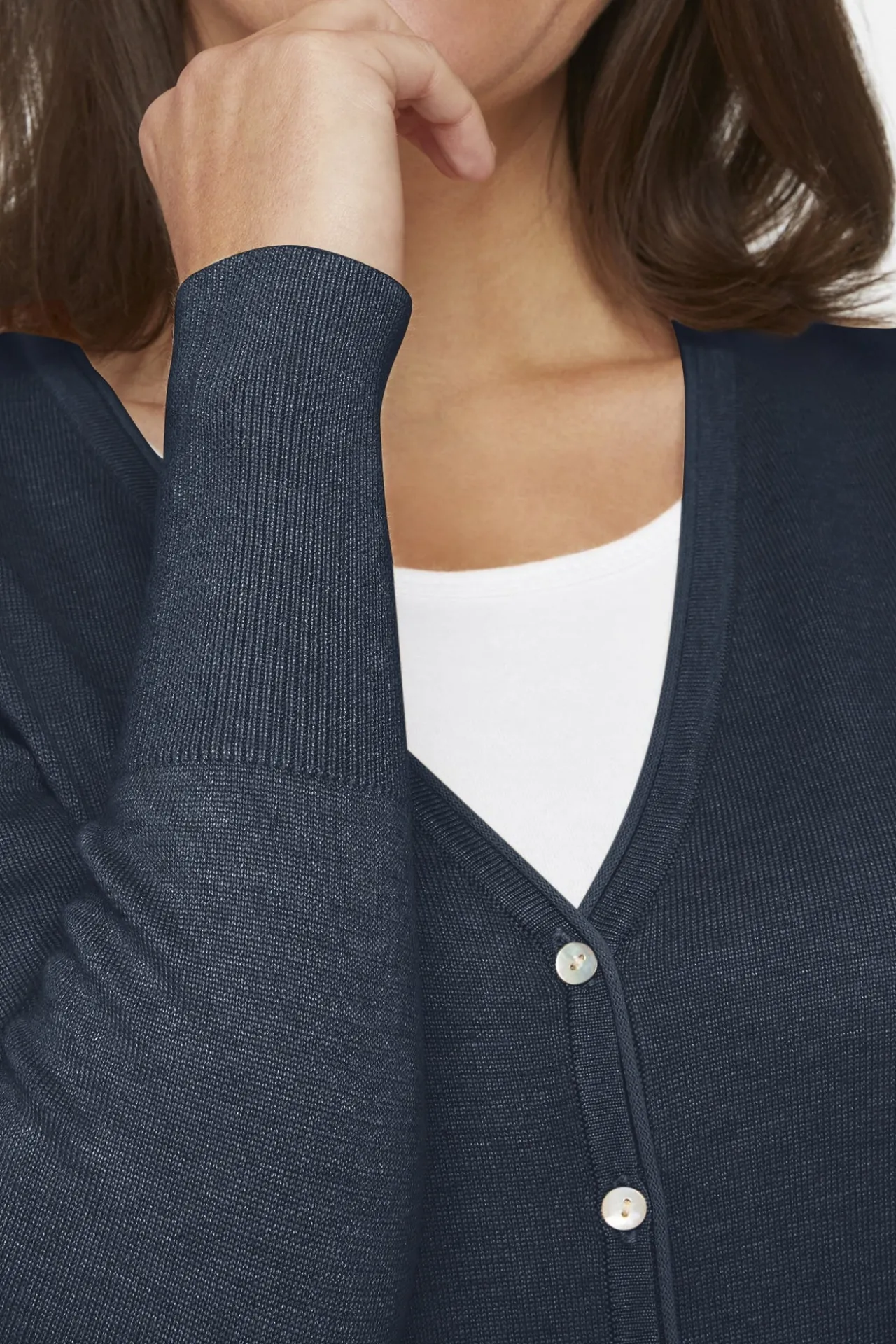 cardigan_vhals__navy_1.webp Cardigan V-hals - Navy