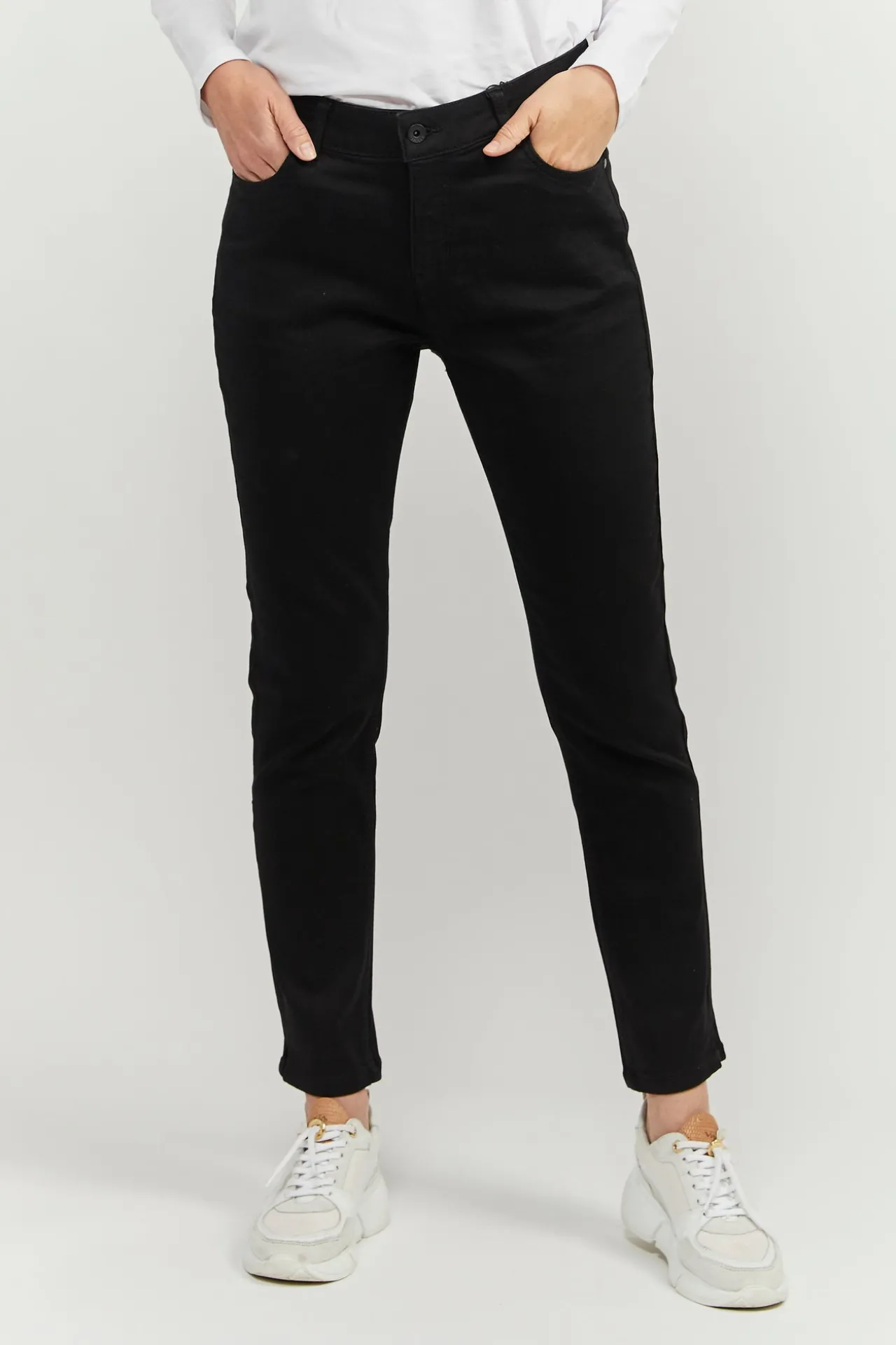 jane_bukser___black_tone__0.webp Jane Bukser 7/8 - Black tone in tone