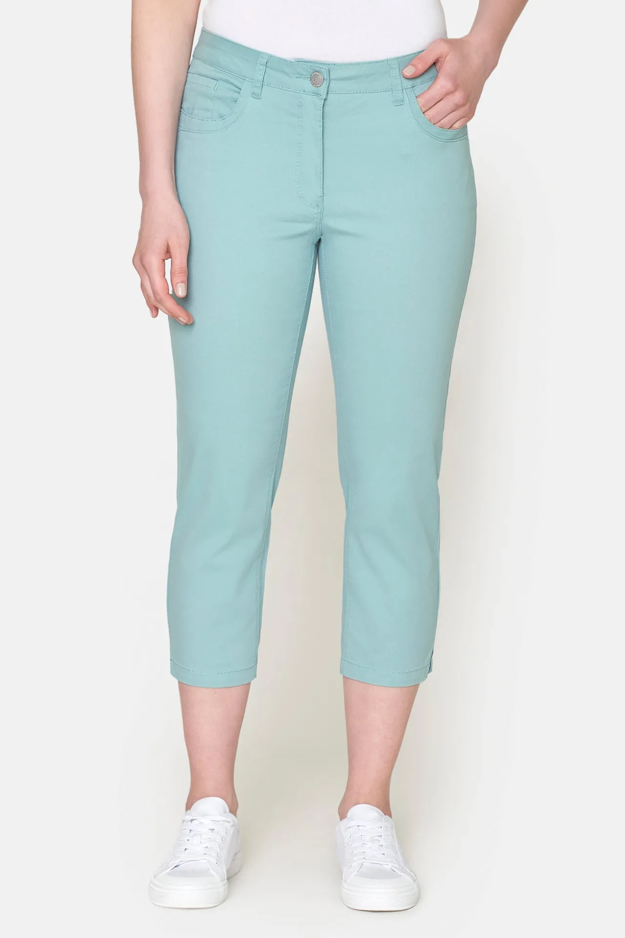madelaine_capri_bukser__s_0.webp Madelaine Capri Bukser - Sea Green - Straight fit