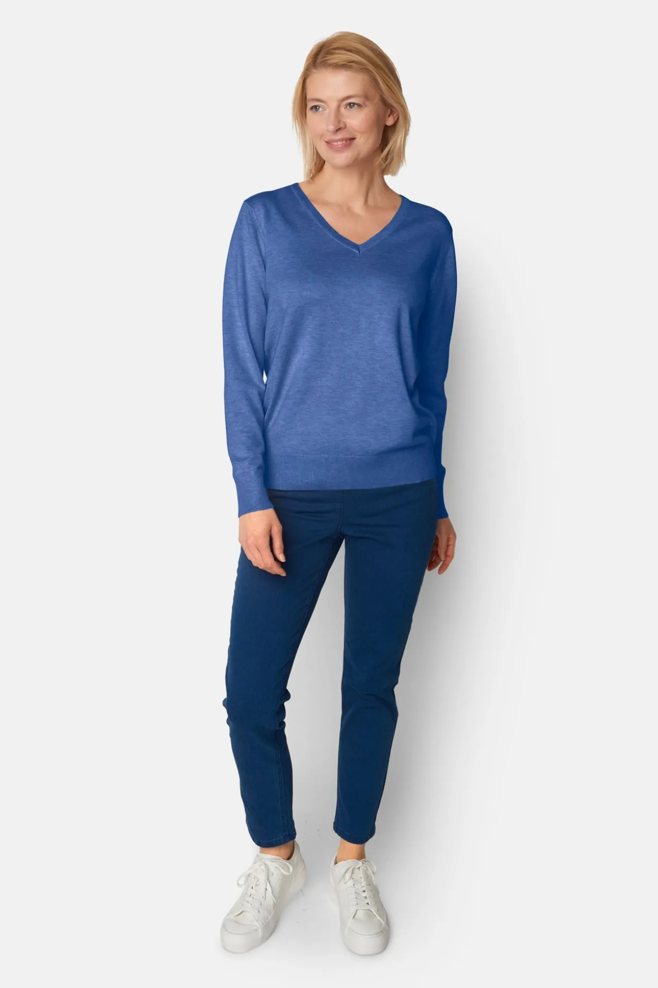 pullover_med_vhals__blue_2.webp Pullover Med V-hals - Blue