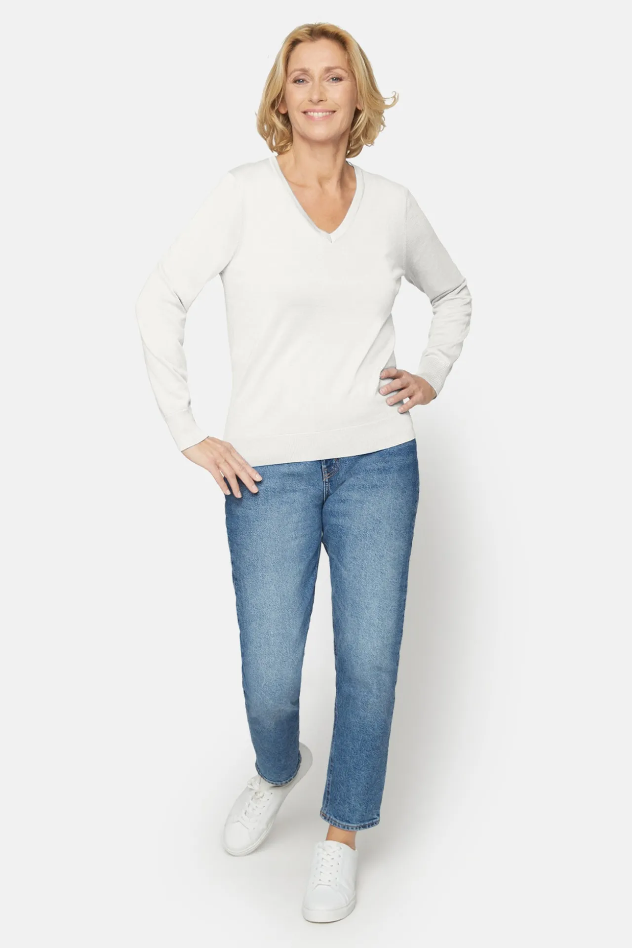 pullover_med_vhals__off_w_2.webp Pullover Med V-hals - Off White