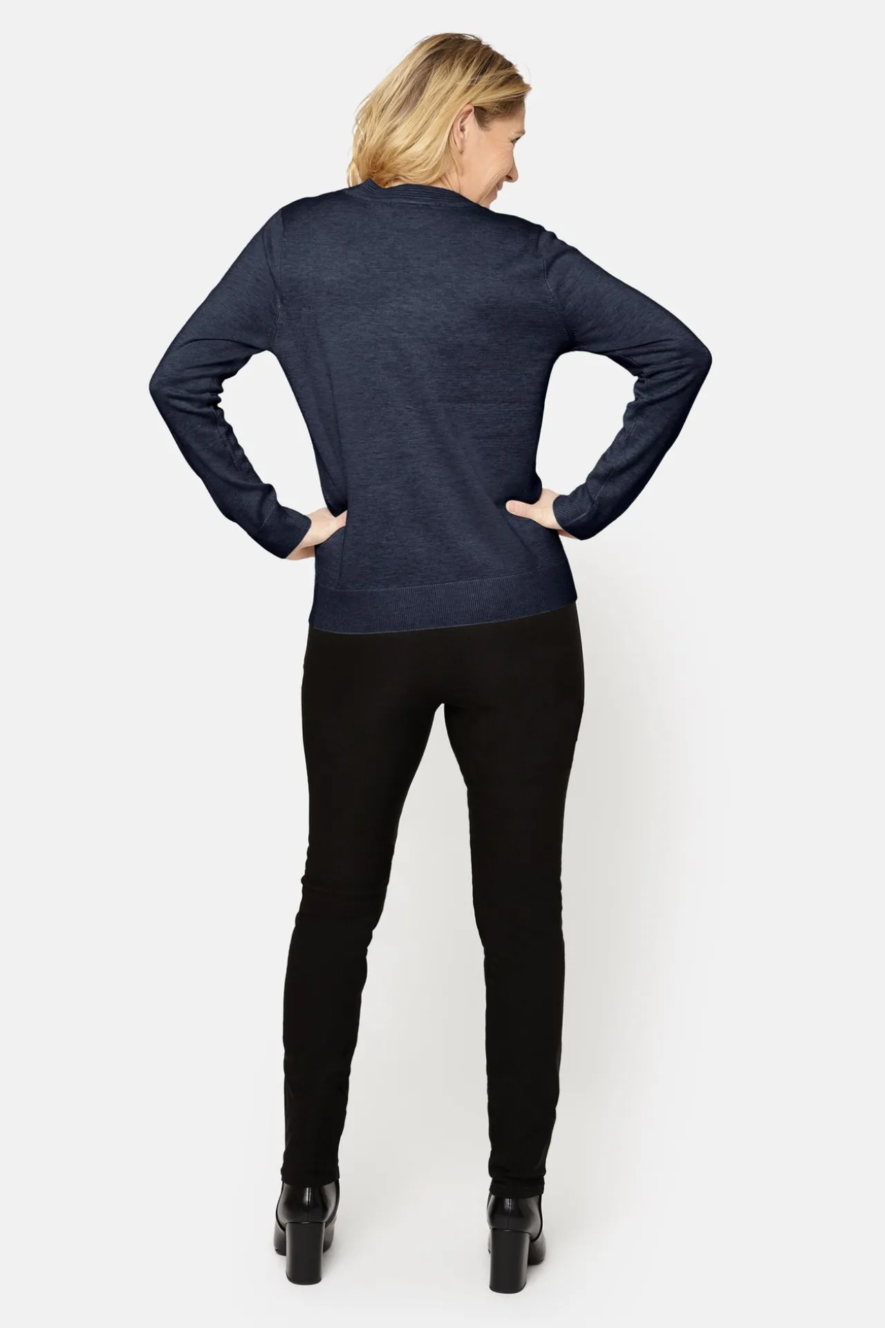 pullover_ohals__midnight__3.webp Pullover O-hals - Midnight Blue