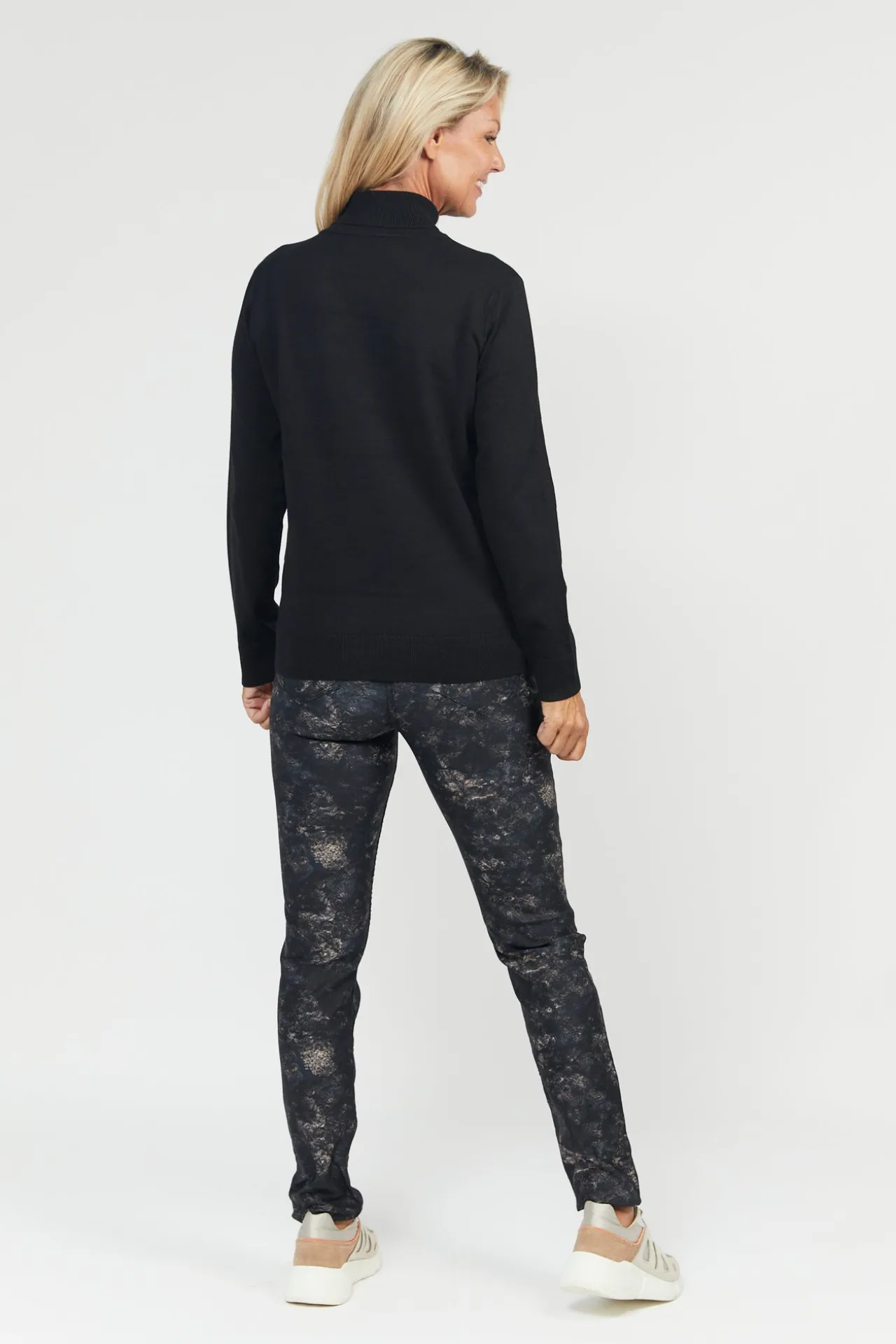 rullekrave_pullover__blac_3.webp Rullekrave Pullover - Black