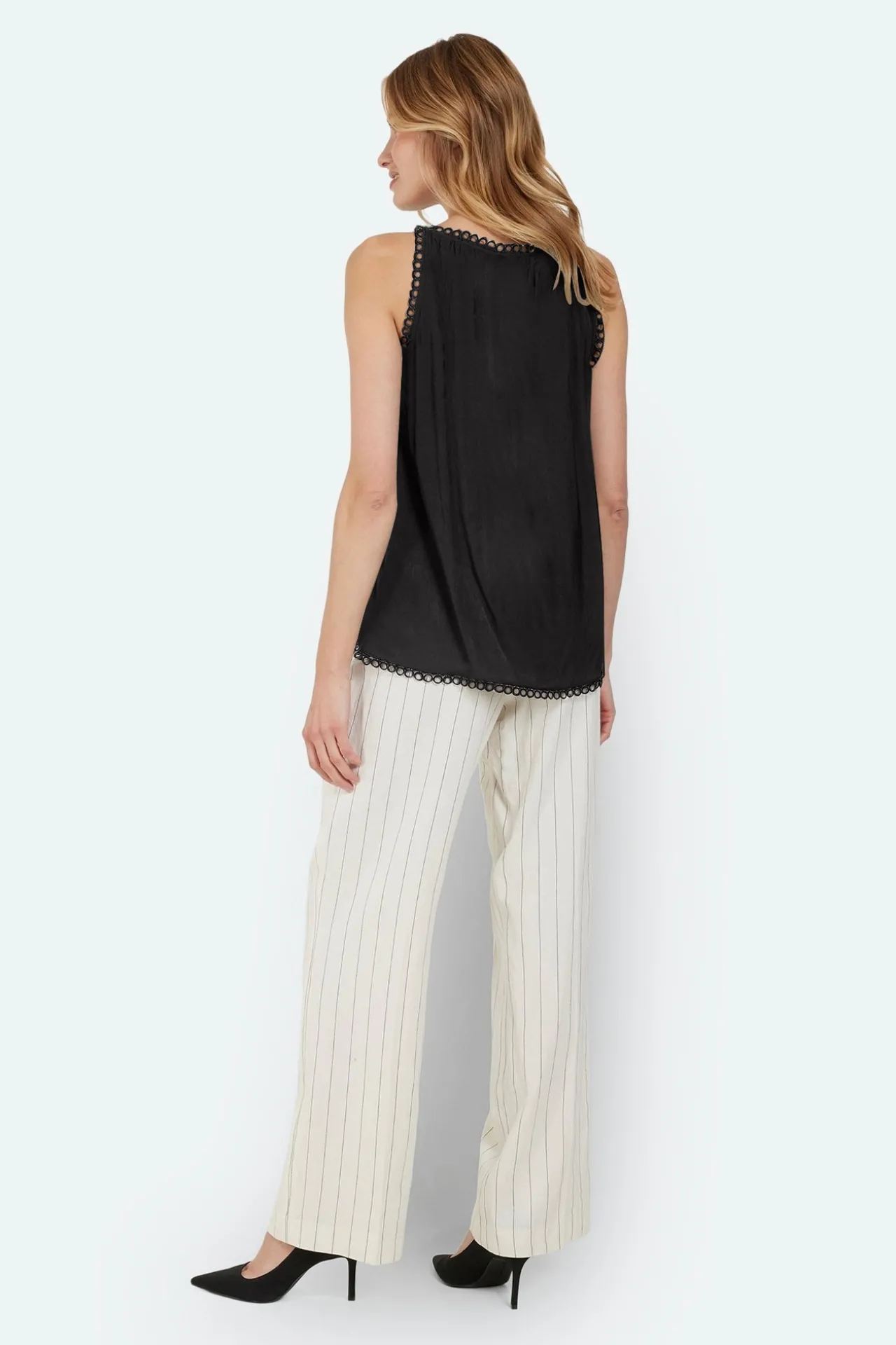 top__sort__blondedetaljer_3.webp Top - Sort - Blondedetaljer