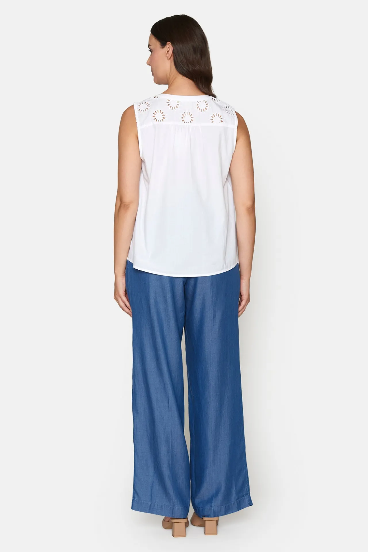 top_med_broderi_anglaise__3.webp Top Med Broderi Anglaise - Hvid