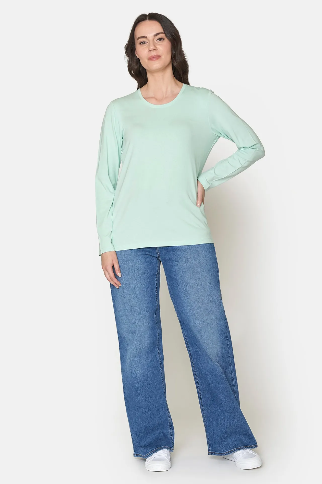 tshirt_med_rund_hals__mis_3.webp T-shirt Med Rund Hals - Mist Green