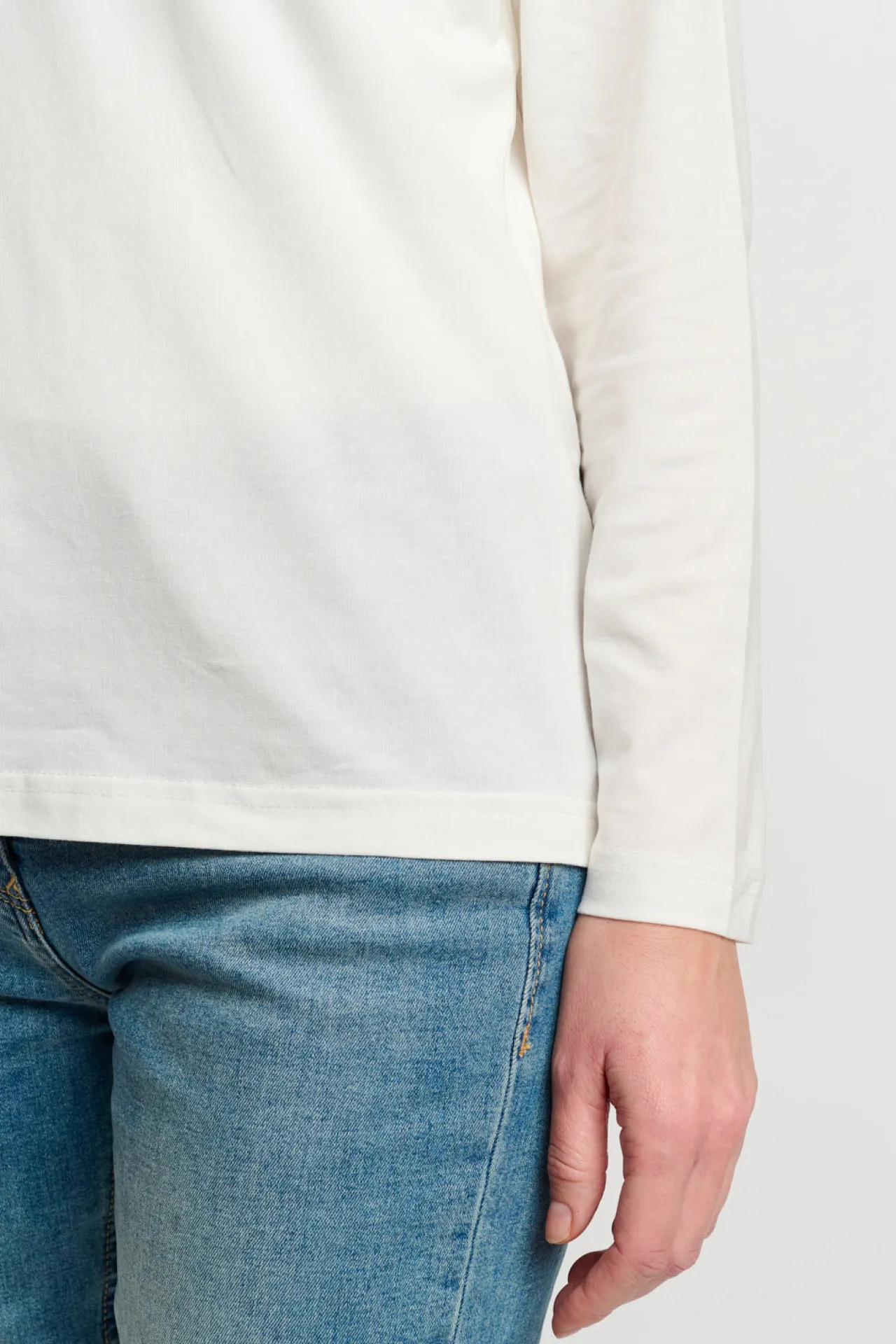 tshirt_med_rund_hals__off_4.webp T-shirt Med Rund Hals - Off White