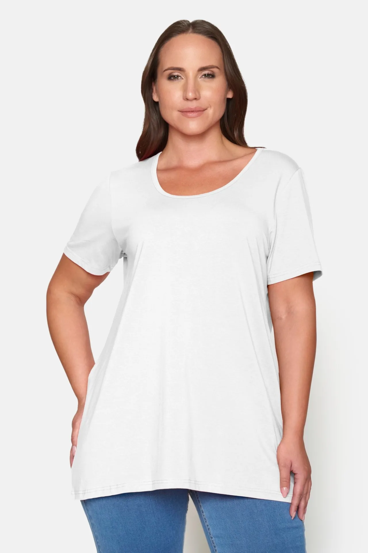 basis_tshirt_i_afacon_med_0-6.webp Basis T-shirt I A-facon Med Korte ærmer - Hvid