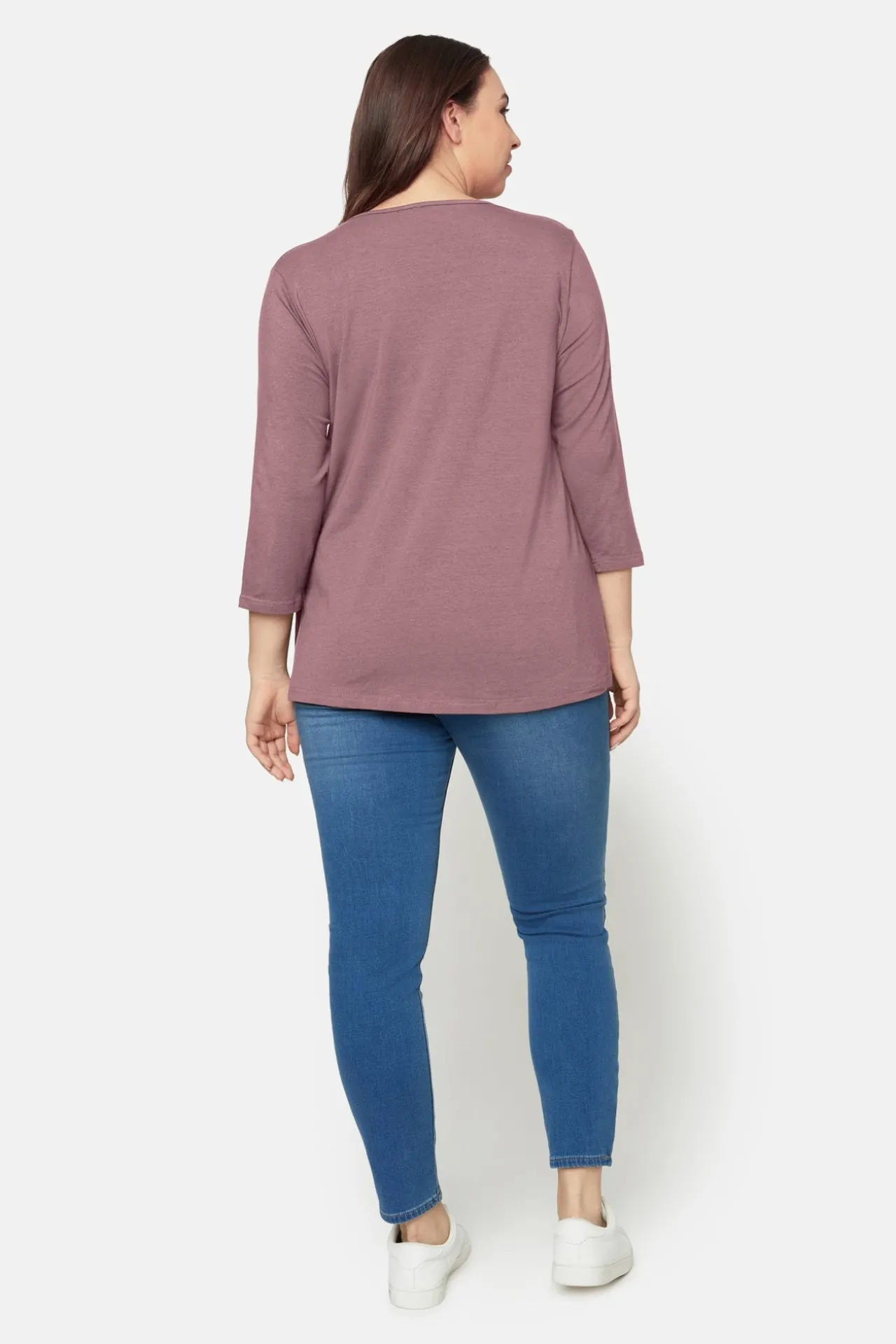 basis_tshirt_i_afacon_med_3-7.webp Basis T-shirt I A-facon Med 3/4 ærmer - Gammel rosa