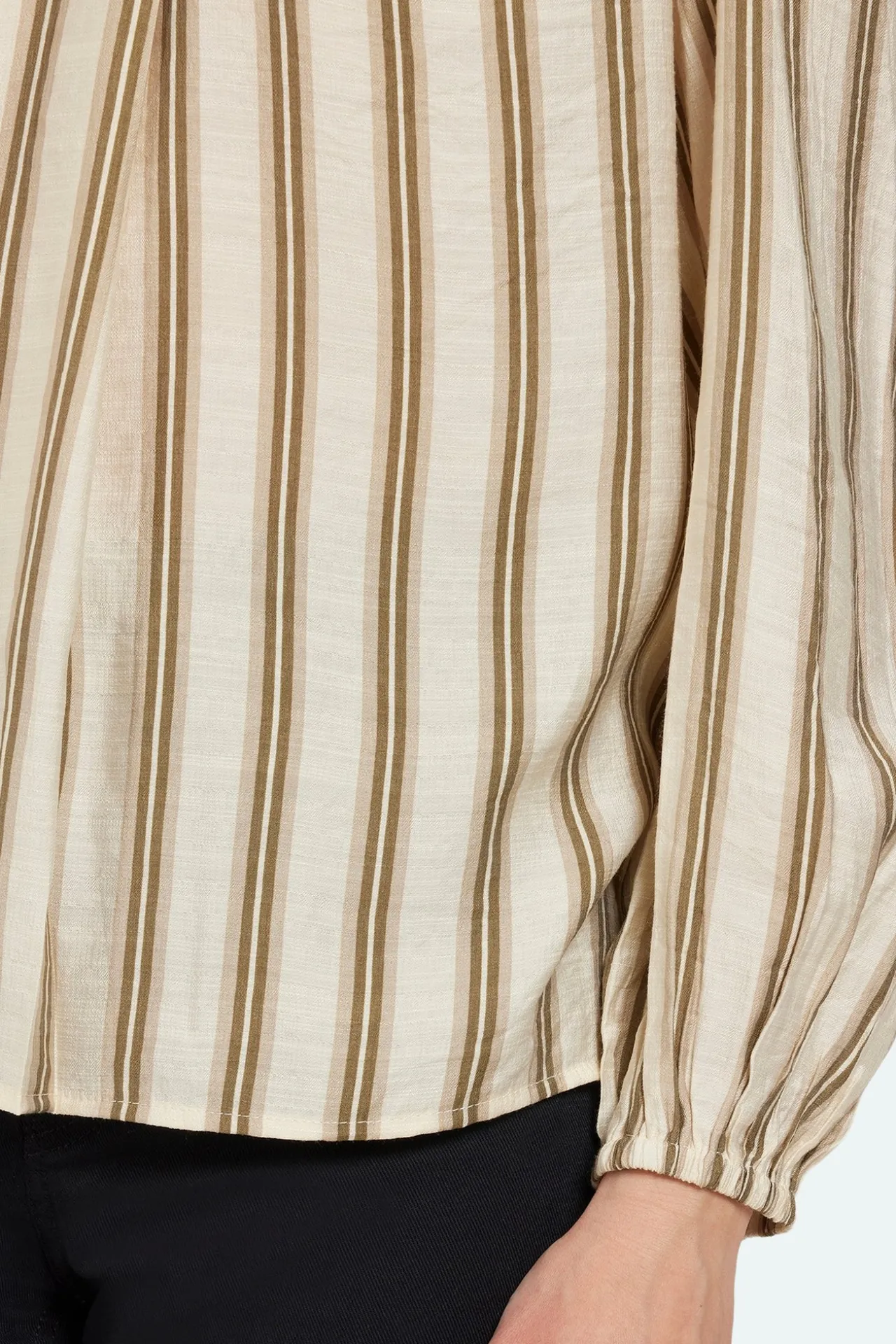 bluse__grn_mix__elastisk__1.webp Bluse - Grøn Mix - Elastisk kant