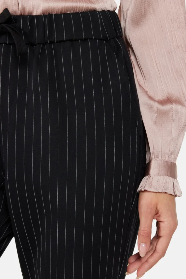 Bukser 7/8 - Black Pinstripe