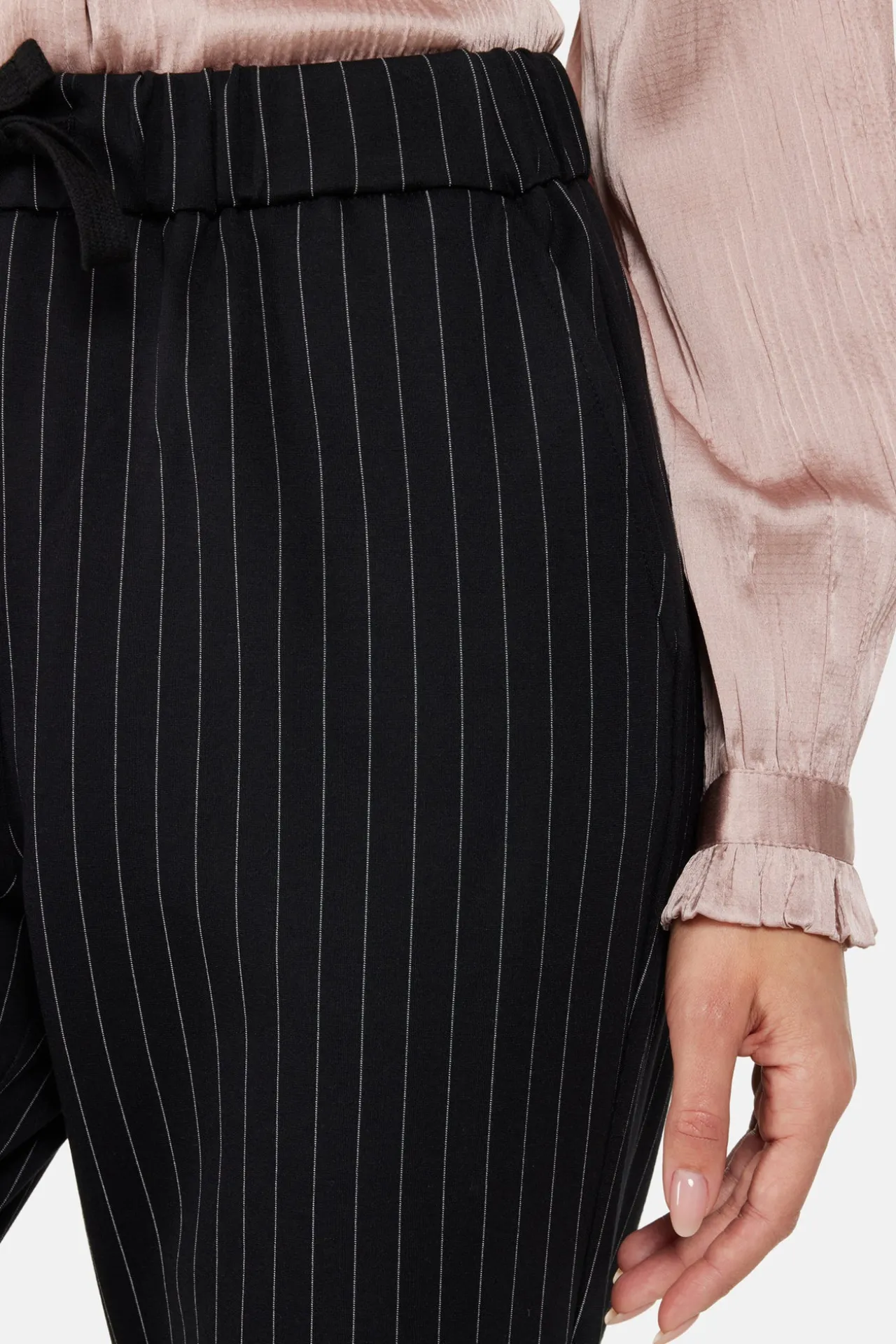 bukser___black_pinstripe_3.webp Bukser 7/8 - Black Pinstripe