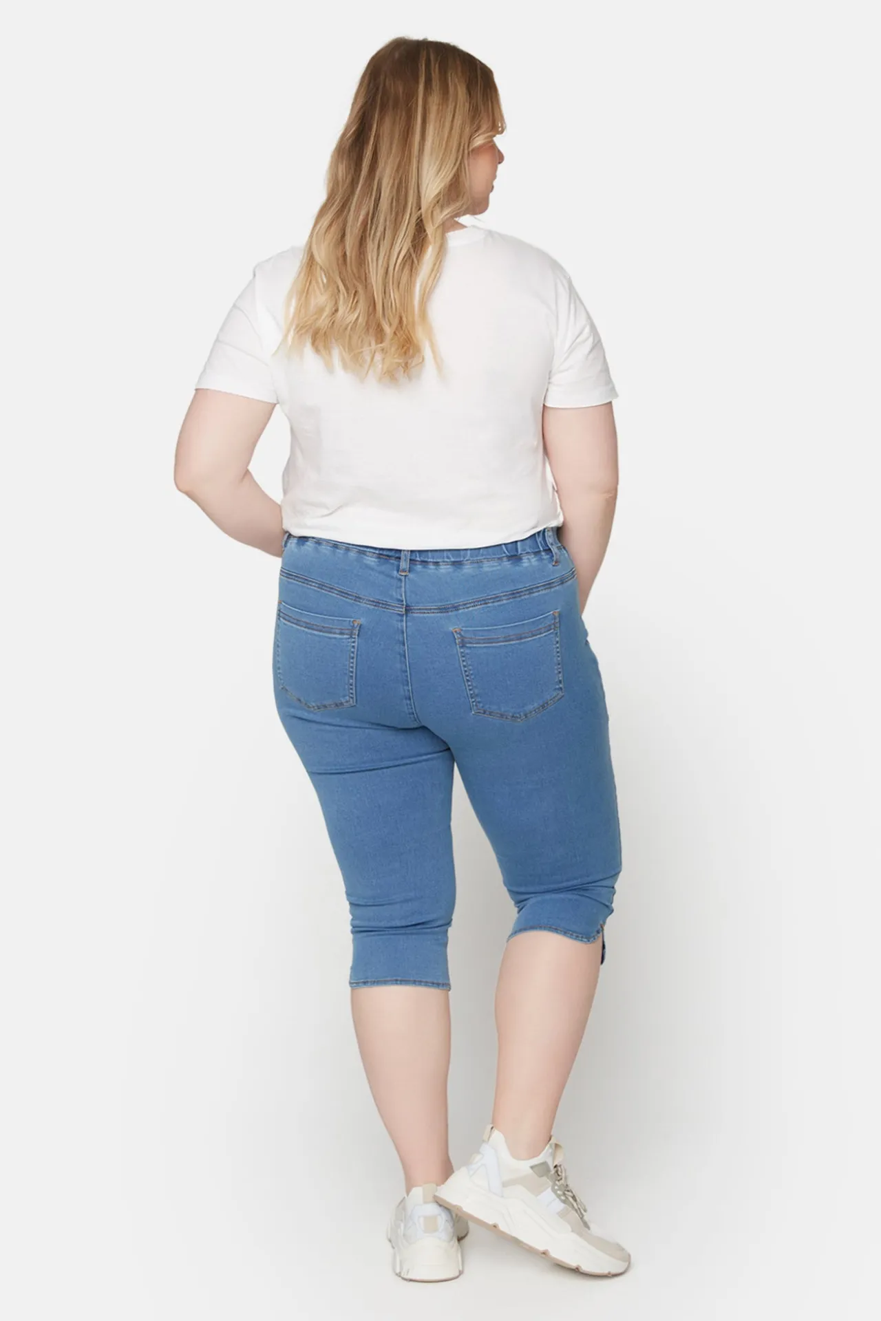 capribuks_slim_fit__brigh_1.webp Capribuks, Slim Fit - Bright Blue Denim