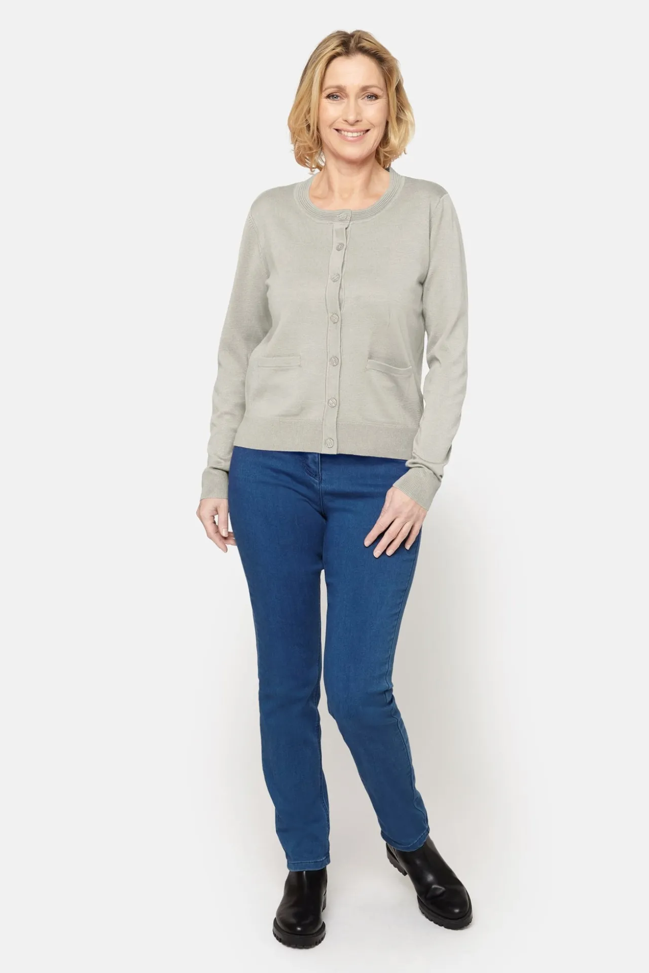 cardigan_med_lomme__rainy_2.webp Cardigan Med Lomme - Rainy Day Melange