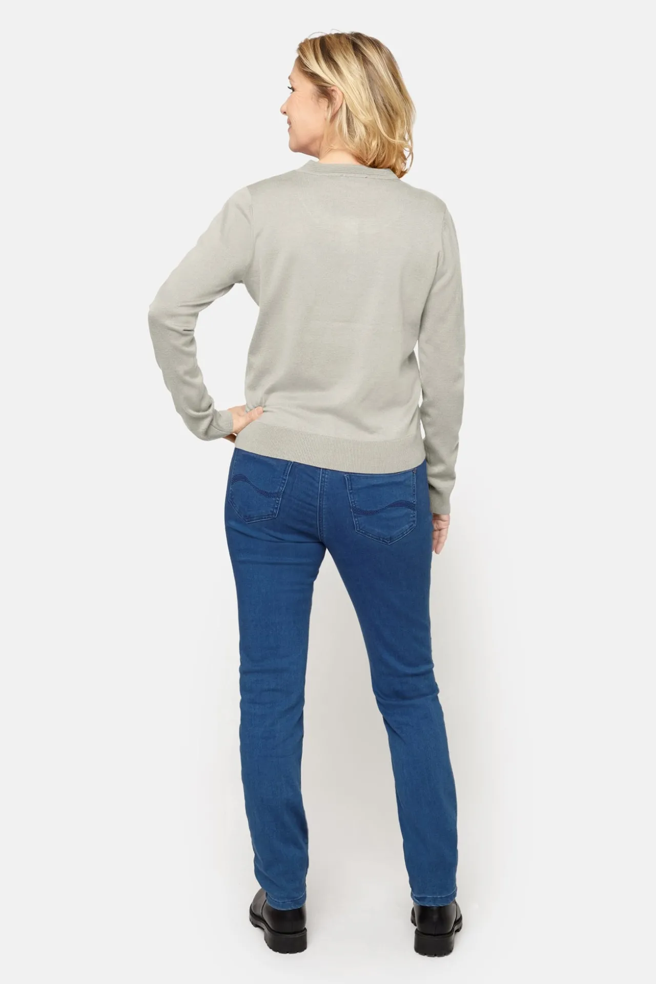 cardigan_med_lomme__rainy_3.webp Cardigan Med Lomme - Rainy Day Melange