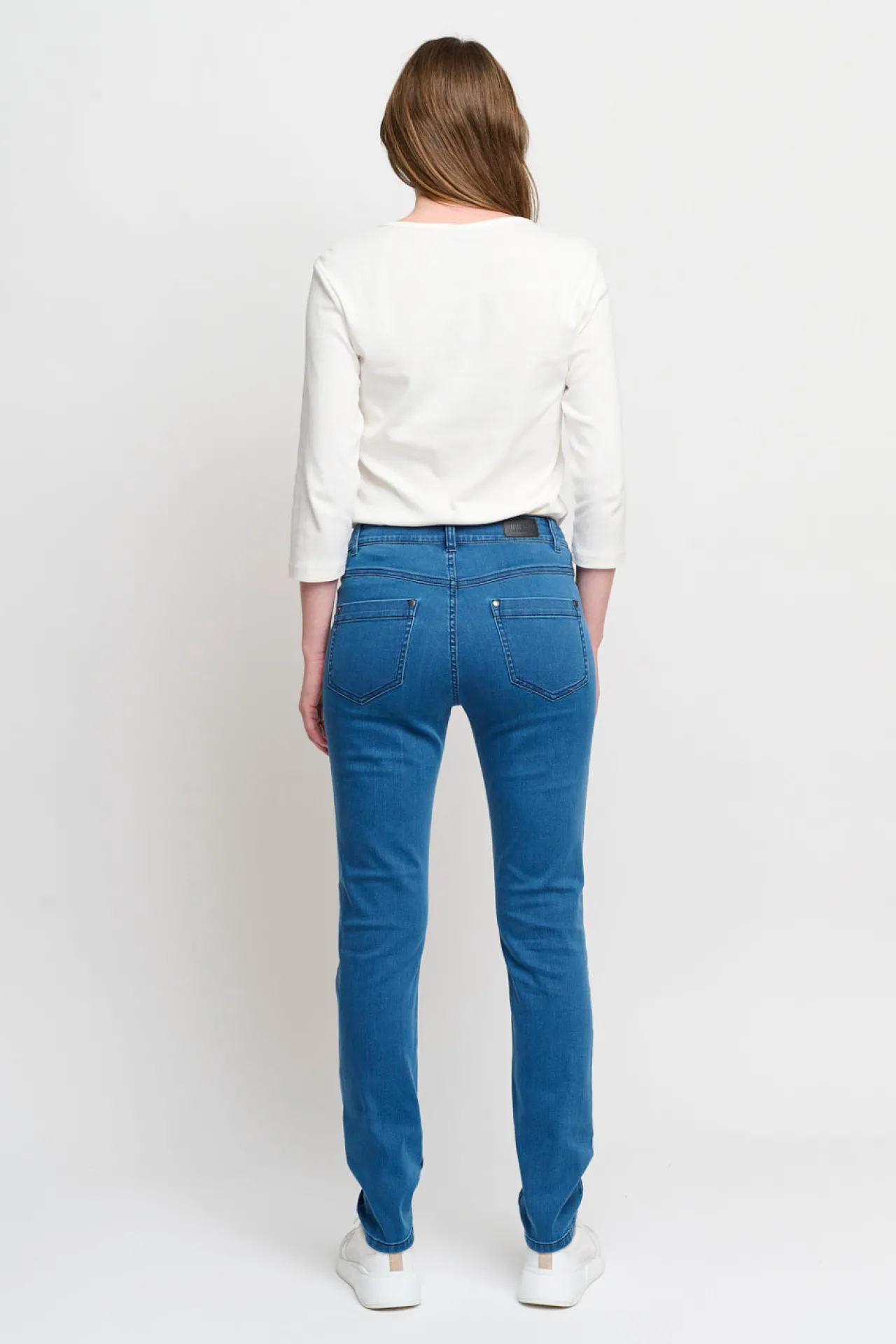 jeans_jane__blue_sky_3.webp Jeans Jane - Blue Sky