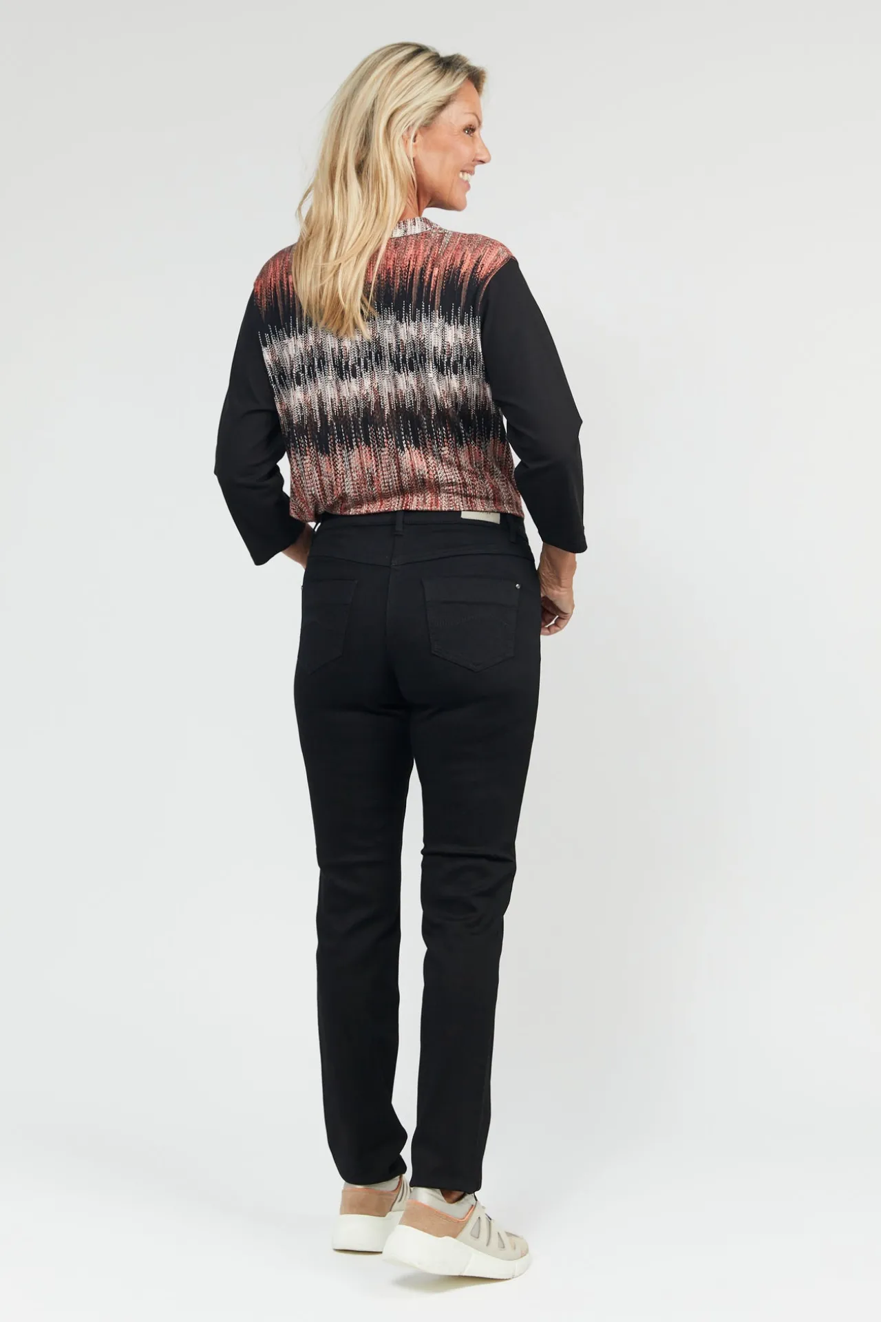 jeans_madelaine___straigh_3.webp Jeans Madelaine - Straight fit - Sort