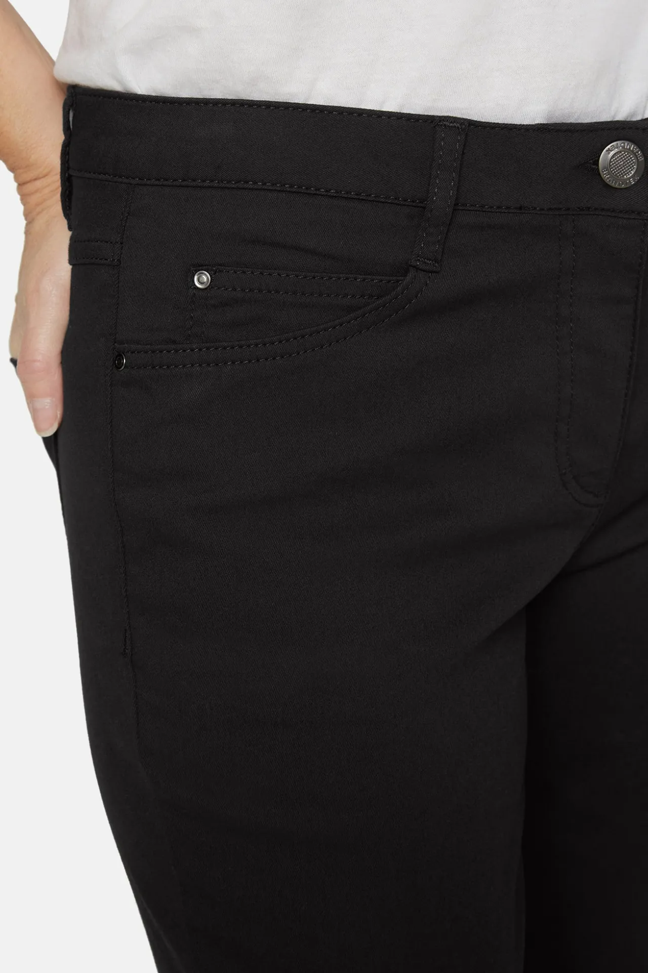 jeans_madelaine__straight_1-1.webp Jeans Madelaine - Straight fit - Sort