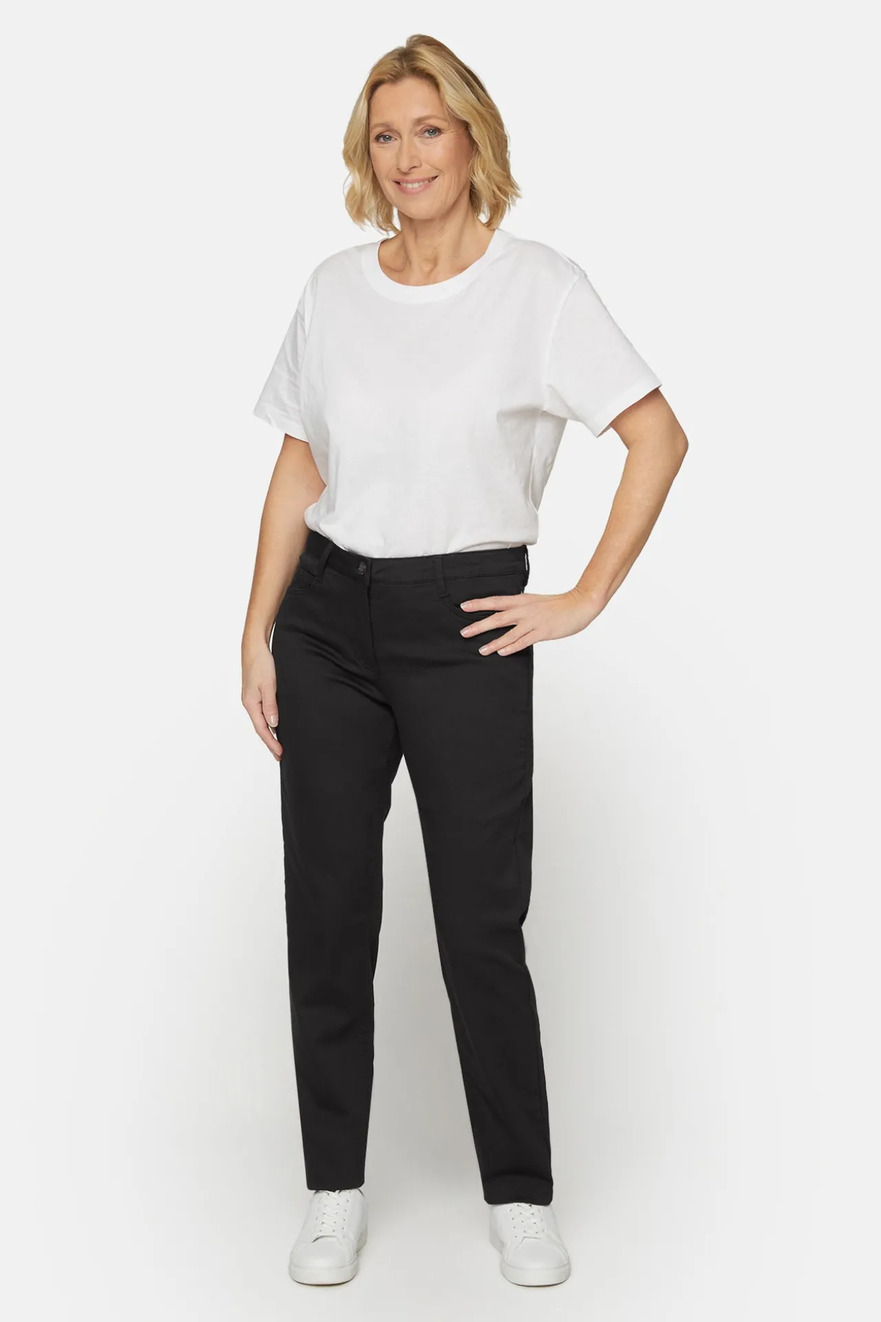 jeans_madelaine__straight_2-1.webp Jeans Madelaine - Straight fit - Sort