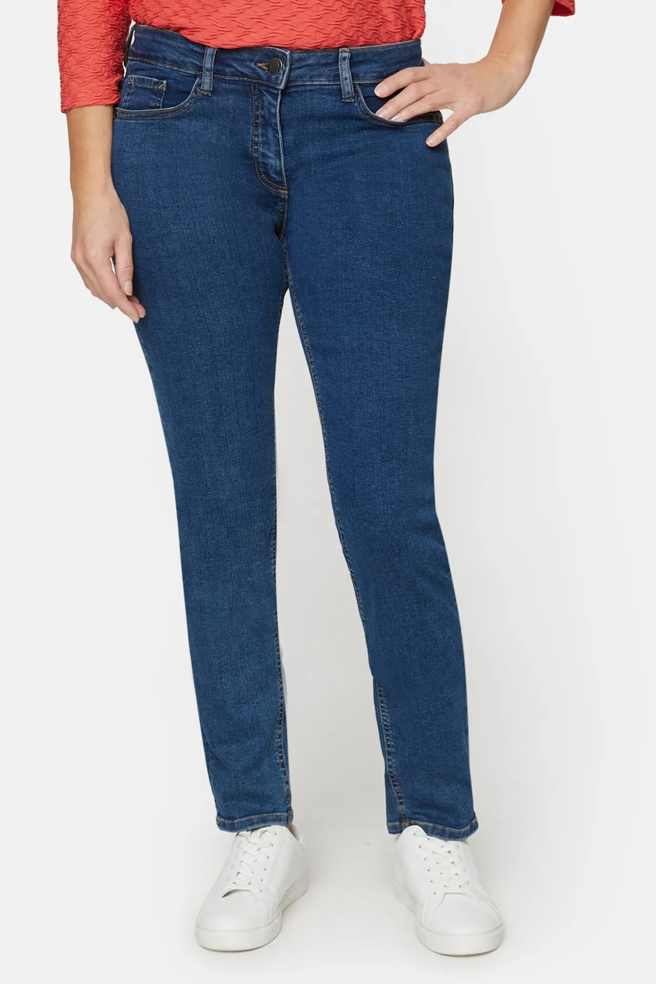 madelaine_jeans__blue_den_0.webp Madelaine Jeans - Blue denim - Straight fit
