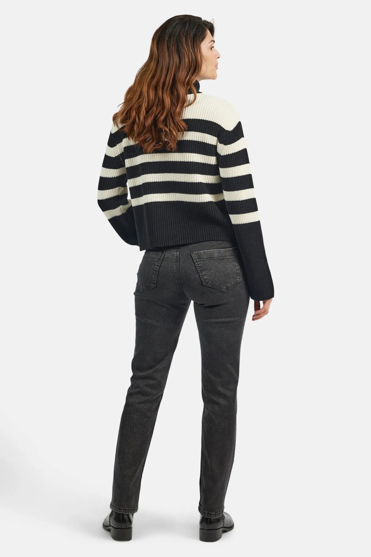 strik_pullover_med_rullek_1.webp Strik pullover med rullekrave - Sort