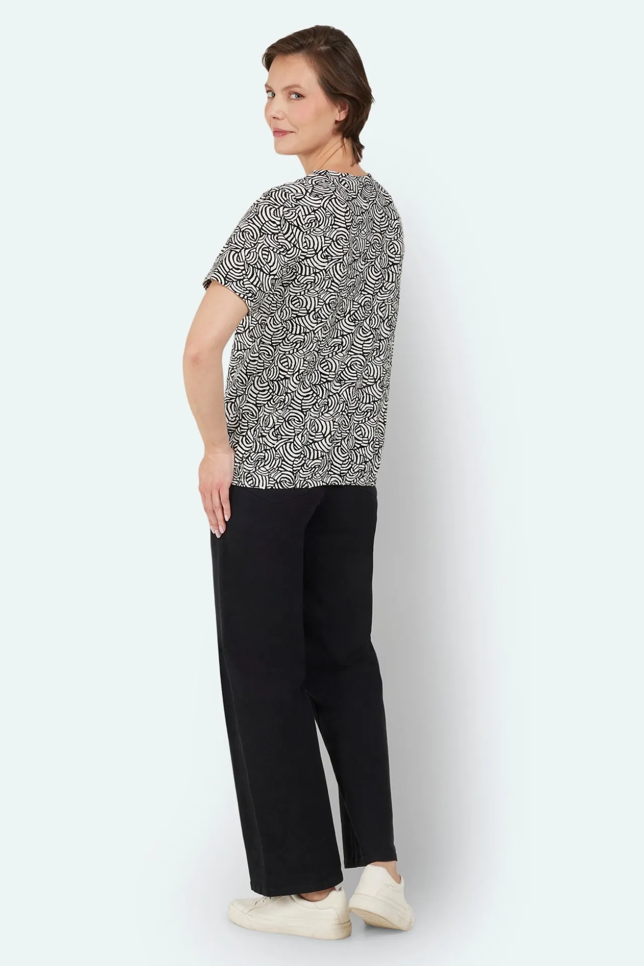 tshirt__sort__rund_hals_3.webp T-shirt - Sort - Rund hals