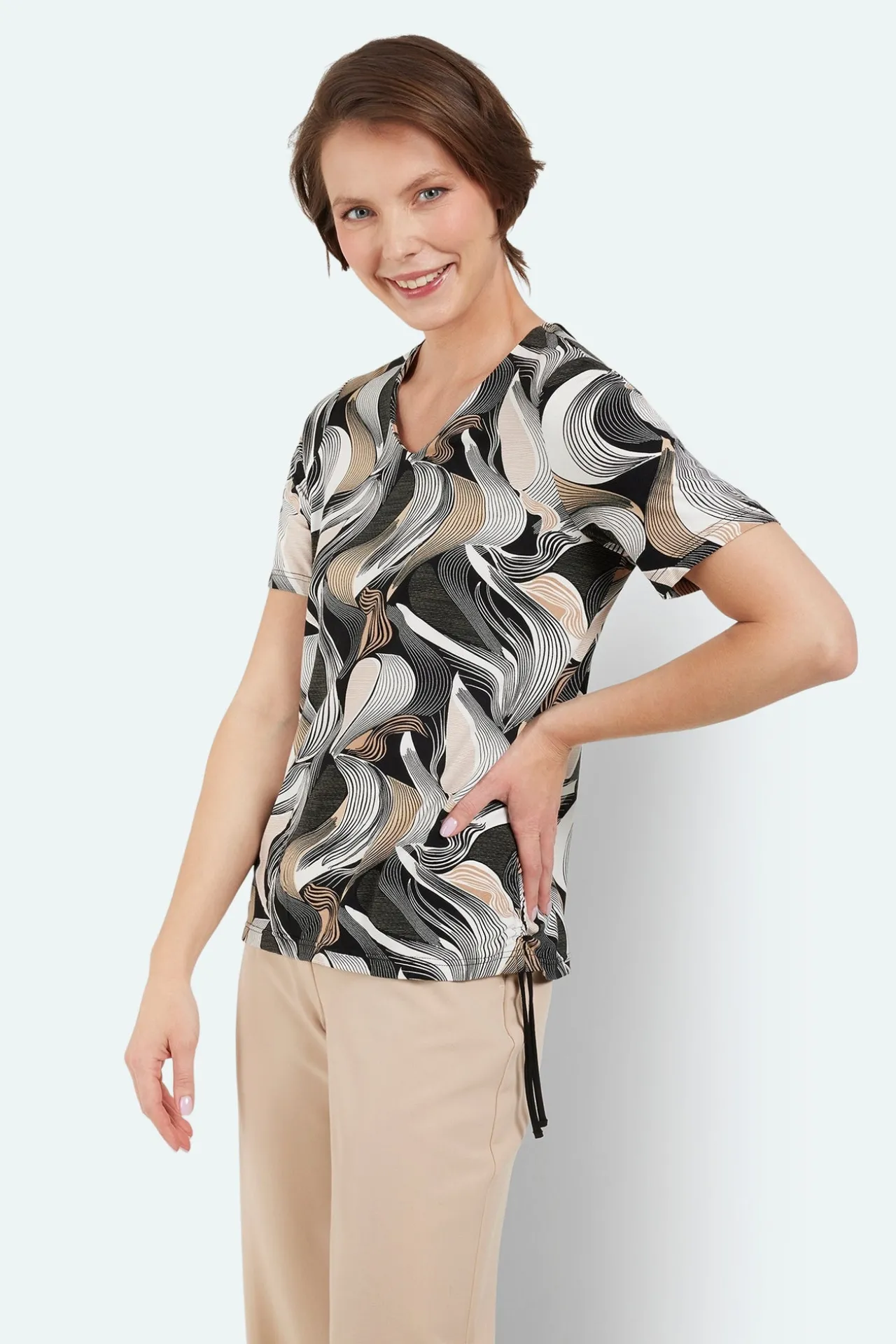 tshirt__sort_mix__vhals_0.webp T-shirt - Sort Mix - V-hals
